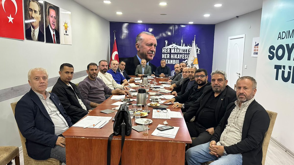Hamza55148227's tweet photo. Mahalle Başkanları Toplantımızı gerçekleştirdik Hayırlara vesile olsun İnşallah..
@MustafaY_K @mehmetzekii @abdullahozdemir @RTErdogan #AKPARTİ 
@akpartiistanbul @akzeytinburnu https://t.co/PnWZVT4r45