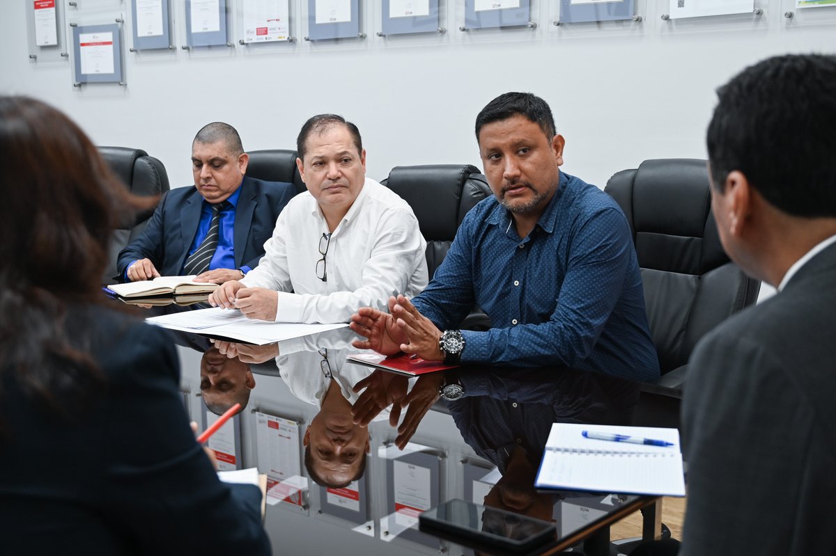 sbn_peru's tweet photo. ✅#SBNInforma
🤝Apoyo a los colegios profesionales del Perú.
☝El Superintendente de la SBN, Angel Manero Campos, recibió al consejo directivo del Colegio Médico Veterinario departamental de Lima, encabezado por su decano Juan Del Águila Escalante. (1/2) https://t.co/zO7cqf4A6d