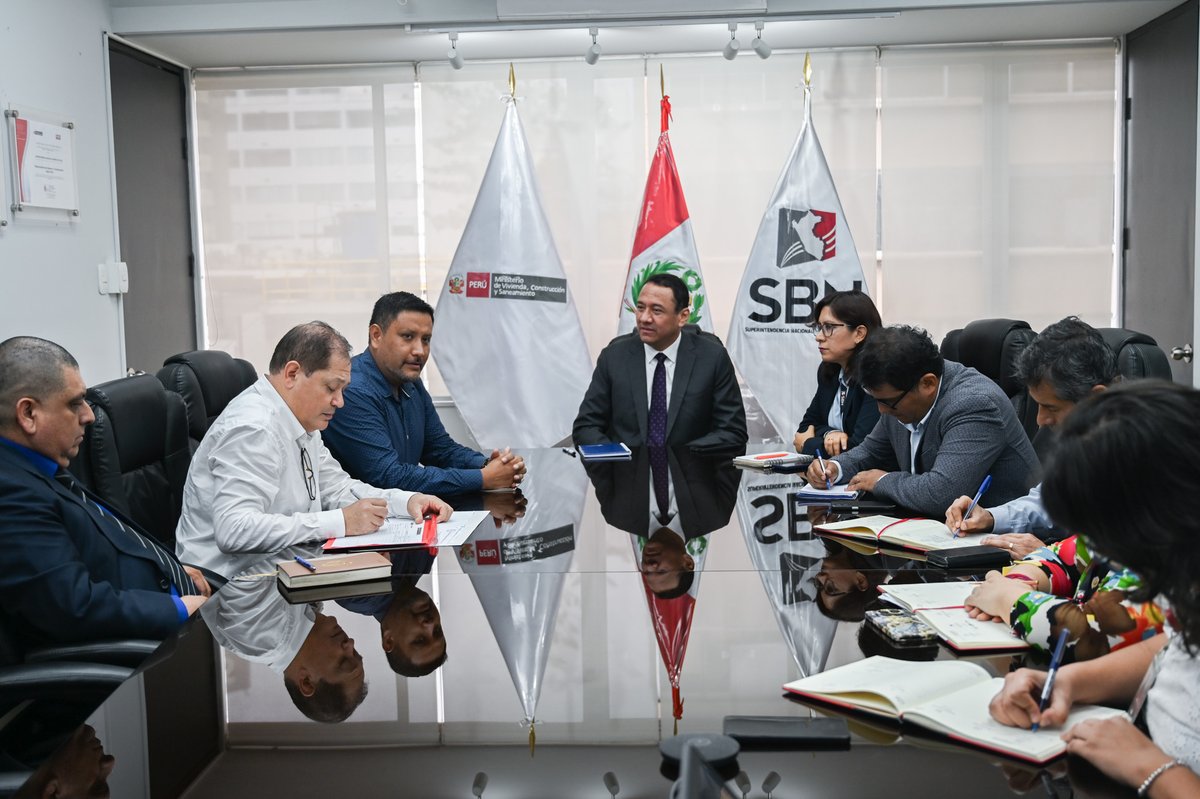 sbn_peru's tweet photo. ✅#SBNInforma
🤝Apoyo a los colegios profesionales del Perú.
☝El Superintendente de la SBN, Angel Manero Campos, recibió al consejo directivo del Colegio Médico Veterinario departamental de Lima, encabezado por su decano Juan Del Águila Escalante. (1/2) https://t.co/zO7cqf4A6d