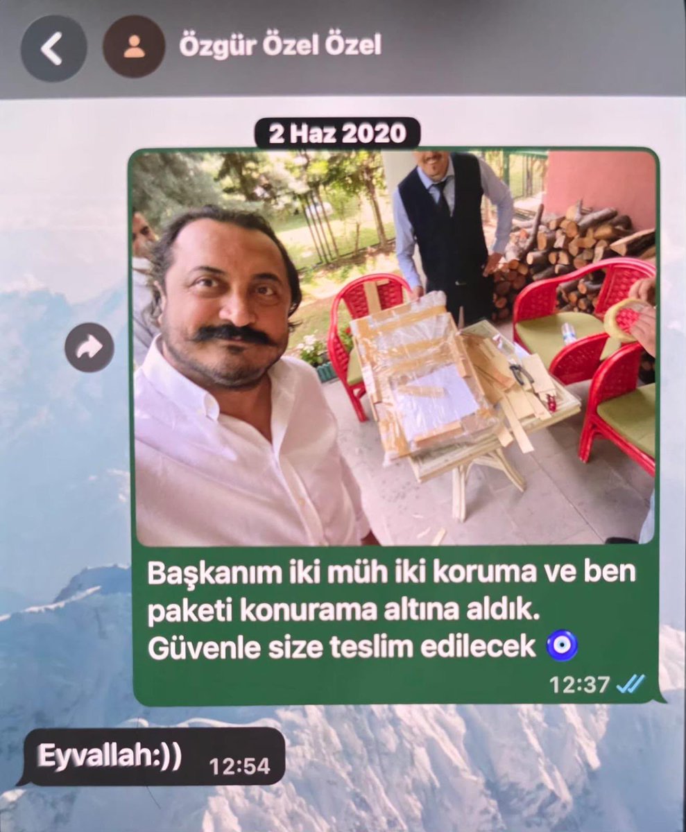 medyamuhtari's tweet photo. 🔴 Yeni Parti lideri Özgür Özel'i yine sinirden terletecek yazışmalar ve görüntüler ortaya çıktı.

Kokain Kullandığı ATK raporu ile tescilenen Atilla YIldırım'ın turuklandığı soruşturmada, Atilla Yıldırım'ın WhatsApp yazışmalarında Özgür Özel detayı dikkat çekti.

YENİ Parti Genel Başkanı Özgür Özel’in adıyla kayıtlı hesapla yapılan WhatsApp yazışmaları, içki koleksiyonu fotoğrafları ve ezan okunurken devam eden eğlence görüntüleri; Ankara Cumhuriyet Başsavcılığının uyuşturucu ve fuhuş soruşturmasında tutuklanan iş insanı Atilla Yıldırım’ı yeniden gündeme taşıdı.

 Emniyette “Romanya’da kokaini denemek maksatlı kullandım” diyen Yıldırım’ın saç örneğinde Adli Tıp incelemesinde kokain ve MDMB tespit edildi. 

NARKOTİK KAYDI OLAN ŞAHISLARDAN ATİLLA YILDIRIM'A 3,9 MİLYON TL ÖDEME GELİRKEN, 
YİNE YILDIRIM’IN 9 NARKOTİK KAYDI BULUNAN ŞAHSA 71 İŞLEMDE 7,3 MİLYON TL GÖNDERDİĞİ TESPİT EDİLDİ.

TELEFONDA “ÖZGÜR ÖZEL ÖZEL” İLE YAZIŞMALARI VE VİDEOLARI ÇIKTI

Ortaya çıkan WhatsApp ekran görüntülerinde Atilla Yıldırım'ın telefonda “Özgür Özel Özel” adıyla kayıtlı olduğu görüldü. 
2 Haziran 2020 tarihli yazışmada Atilla Yıldırım’ın olduğu belirtilen hesaptan bir fotoğrafın ardından “Başkanım iki müh iki koruma ve ben paketi konurama altına aldık. Güvenle size teslim edilecek” mesajı gönderildiği; karşı taraftan ise “Eyvallah:))” yanıtı geldiği görüldü.