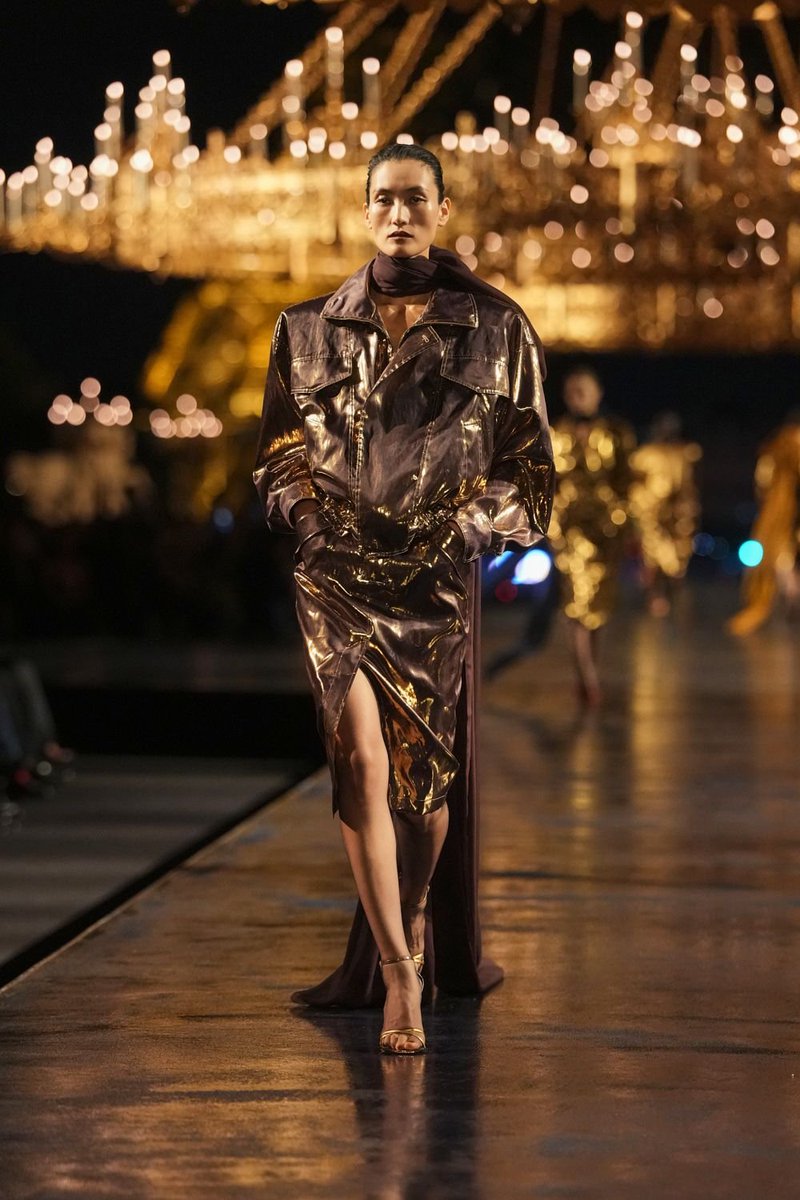 itgirlbackup's tweet photo. Saint Laurent ss27 https://t.co/nQvuj5BHWi