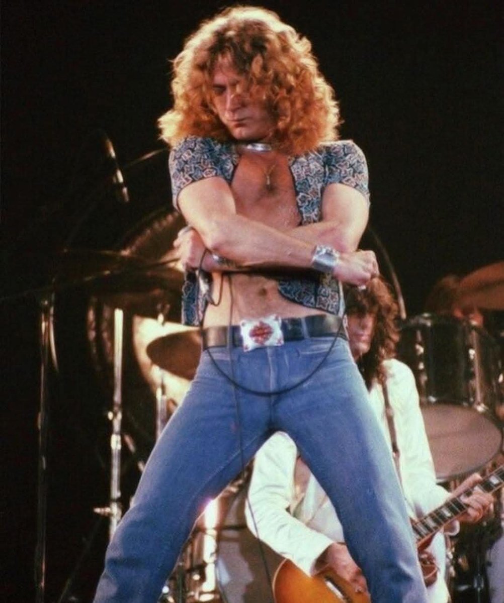 Robert374374141's tweet photo. Introducing the knitted #RobertPlant rock legend #BlackCountry boy #LedZeppelin @RobertPlant #Vinyl https://t.co/gojZNXMe3e