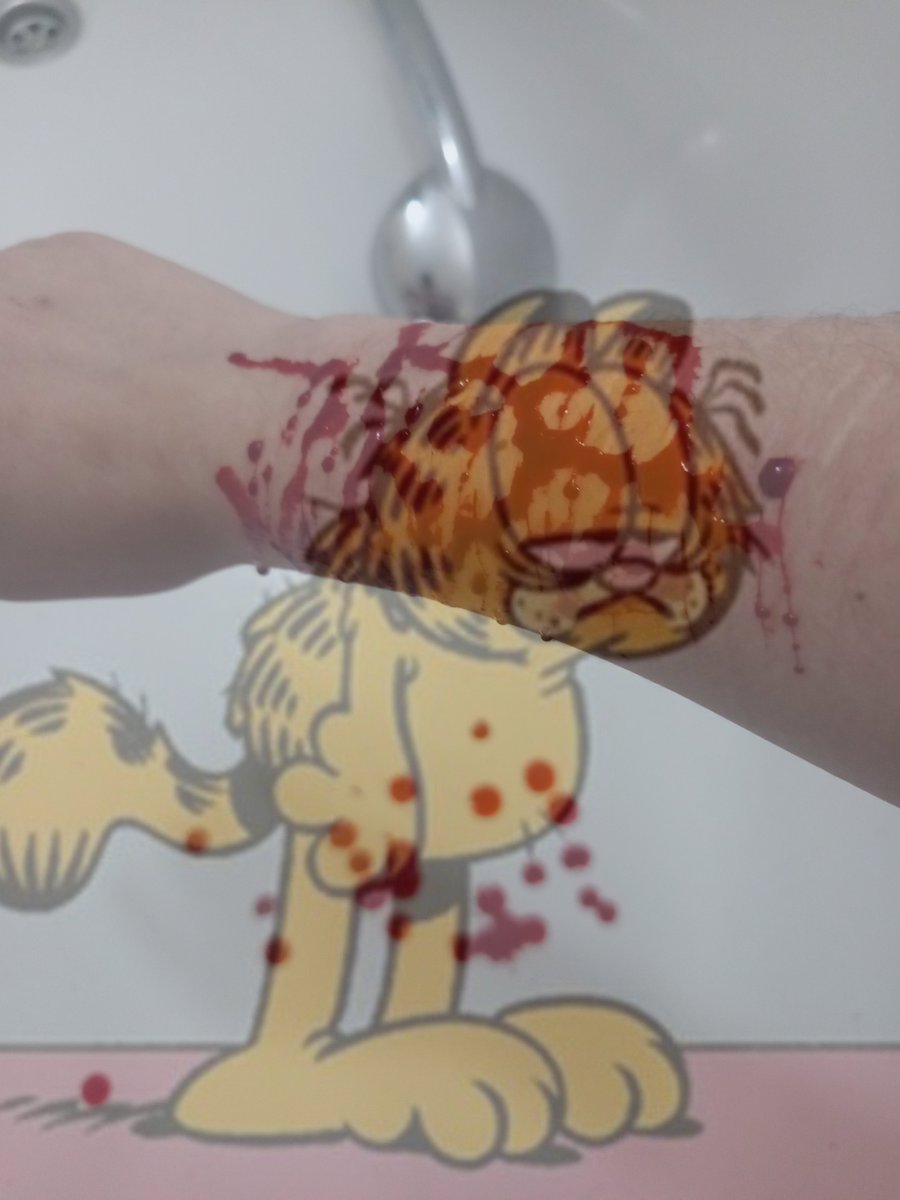 ZAVian89's tweet photo. I was painting with some red paint today what do yall think of my art? Also this is all fake i am just practicing for when Halloween comes.
#shtwtt https://t.co/rzIsZTfZFa