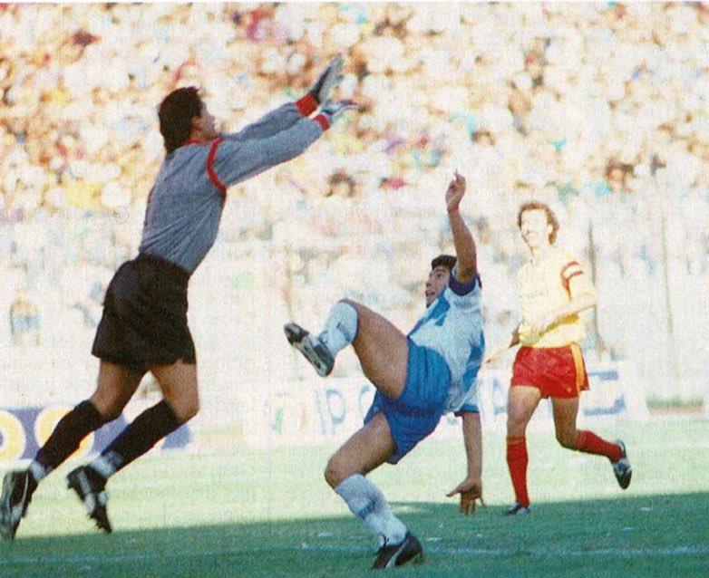 LecceArchive908's tweet photo. Prima giornata 1990 - 1991 (dal Guerin Sportivo) Lecce - Napoli 0-0 #SerieA #LecceArchive #UsLecce https://t.co/rJISSnYS71
