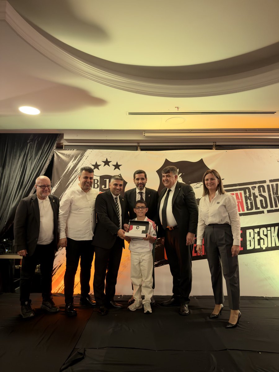 AktassCem's tweet photo. Küçük bir kart, kocaman bir sevda 🖤🤍
İyi ki Beşiktaş 🦅

#GenBeşiktaş
@GenBesiktas @CelilAlpsar @YusufcanFulser @SanemBora18383 @19SlmYlmz03 @BesiktasMiras @BagciSefa https://t.co/DDCKkb6GRE