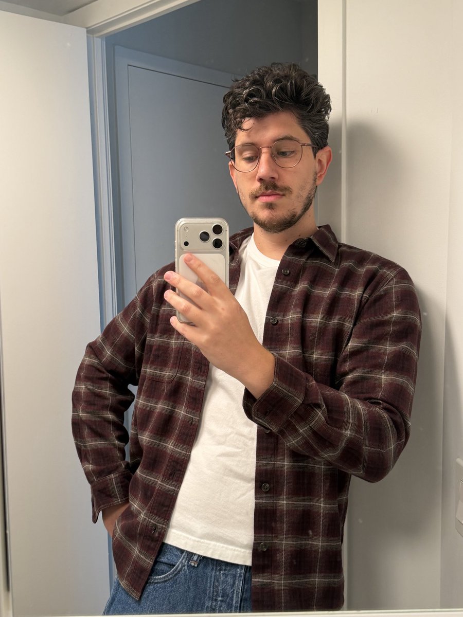 ottotorono's tweet photo. Studious, but also not even a little bit 😭 https://t.co/9erUCQmVVu