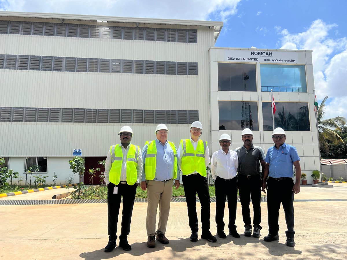 Simpson_Group's tweet photo. Tim McDonald, VP Engineering, visited India as Simpson continues to strengthen local customer support. The visit included identifying a location for our next Sand Testing Lab, bringing local sand expertise closer to customers and helping them make informed process decisions. https://t.co/0NJ2i5al5s