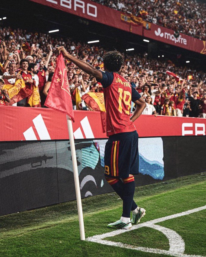 BarcaNewsFRA's tweet photo. 🚨🗣️ JÉRÔME ROTHEN : « LAMINE YAMAL EST DE LOIN LE MEILLEUR JOUEUR DU MONDE EN CE MOMENT ! » 🤩

« Dans la gestuelle, il sait tout faire. Yamal illumine les stades partout où il passe.

Même lorsqu’il est moins bien, tu sais qu’il peut faire la différence sur une seule action.

Sa régularité depuis le début de saison, c’est hallucinant. Il sait tout faire ! »

(@Rothensenflamme)