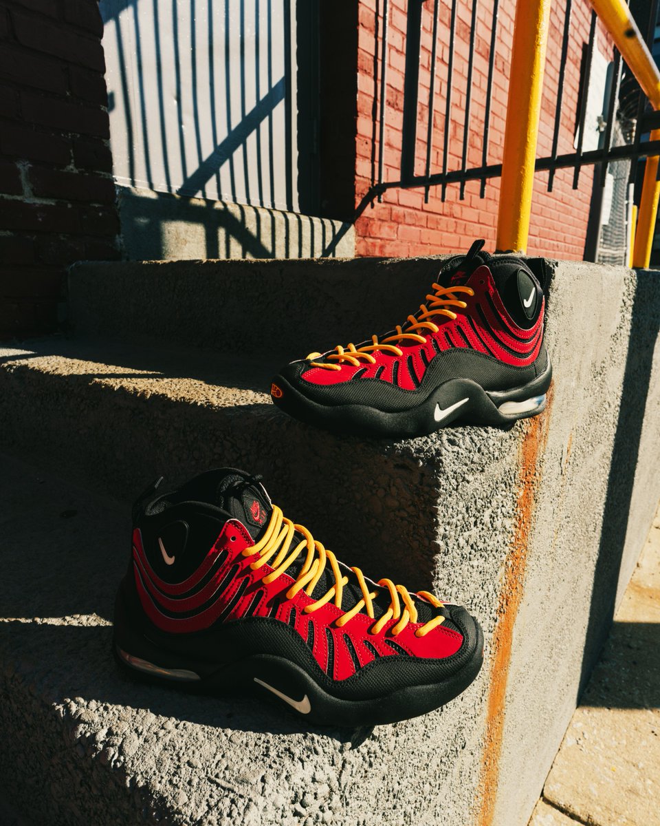 SOLELINKS's tweet photo. Ad: Size 9 only
Nike Air Bakin High SP 'Black and Varsity Red'
=> https://t.co/vLQ0kIVWKm https://t.co/yVxvHYURAr