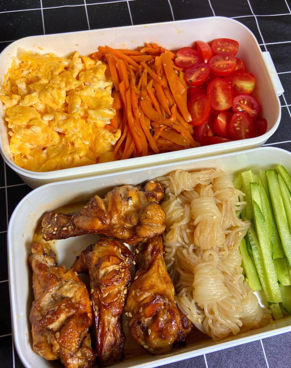CythiaGutiduk's tweet photo. Compra de ingredientes para la semana: tomates, espinacas, pechugas de pollo y huevos frescos, listo para cocinar platos ricos y saludables! https://t.co/DpHb0u9jOK