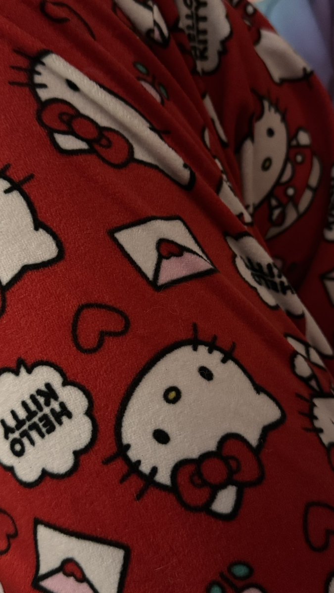 melodyo_Q's tweet photo. who likes my pjs https://t.co/tWf4mHhSJ5