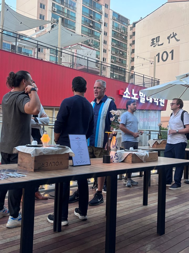 Quark_Chain's tweet photo. Ending the day with the Ethereum builder community at ETHGlobal Happy Hour 🇰🇷
Always great to reconnect with familiar faces, meet new builders, and keep the conversations going at #KBW2026. https://t.co/ObAar8oRlk