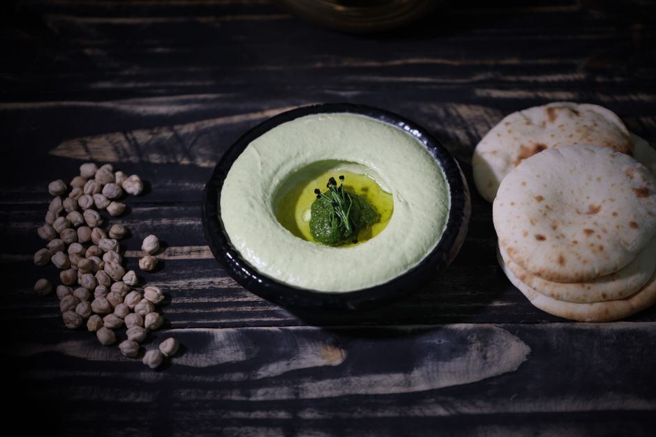guiacocinafacil's tweet photo. 📌 Nueva receta: Hummus de arvejas: el dip verde que cambia una picada de primavera: Un blanqueo breve conserva el color; el triturado en dos texturas evita… https://t.co/wqM2UGjHO9 🌐 Más recetas online #HummusDeArvejas #DipVerde #CocinaFácil #RecetasPrimavera #ComidaSaludable https://t.co/Db9Zl5KePZ
