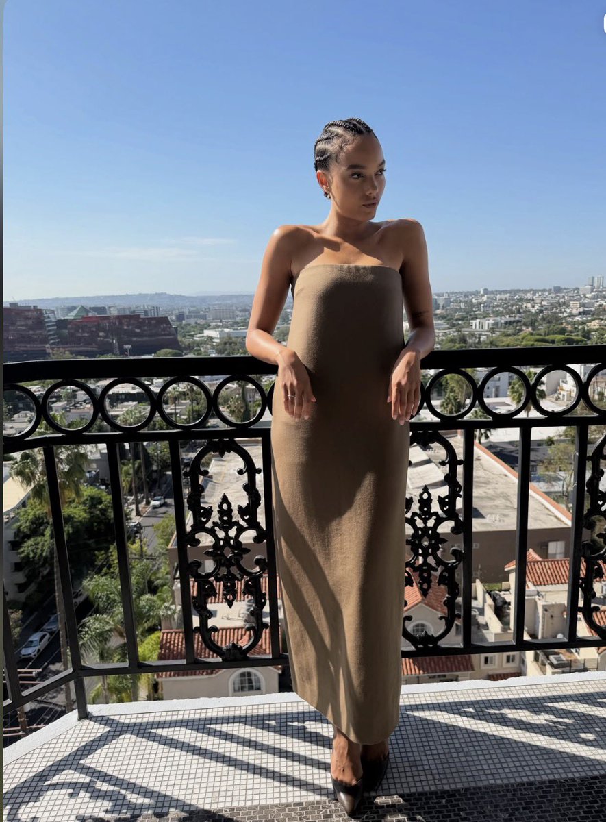 whitpeakupdates's tweet photo. NEW WHITNEY PEAK PRESS TOUR LOOK‼️‼️ https://t.co/EiPjZKeS1W