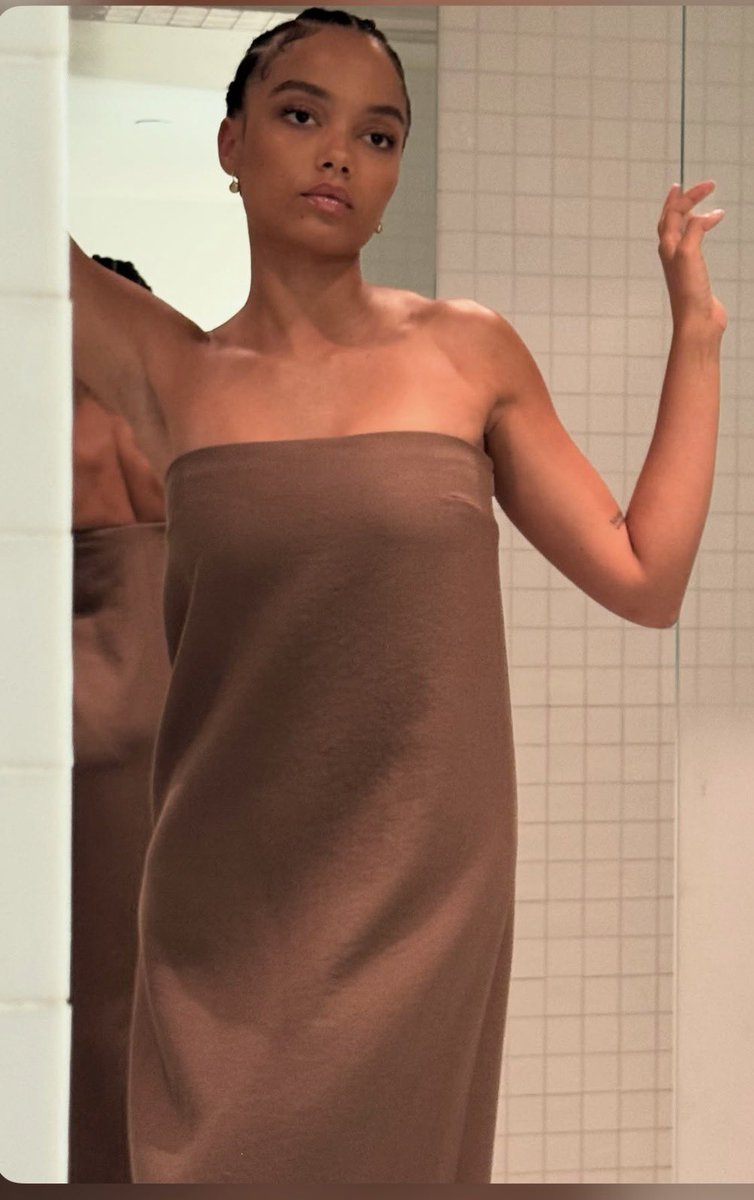 whitpeakupdates's tweet photo. NEW WHITNEY PEAK PRESS TOUR LOOK‼️‼️ https://t.co/EiPjZKeS1W