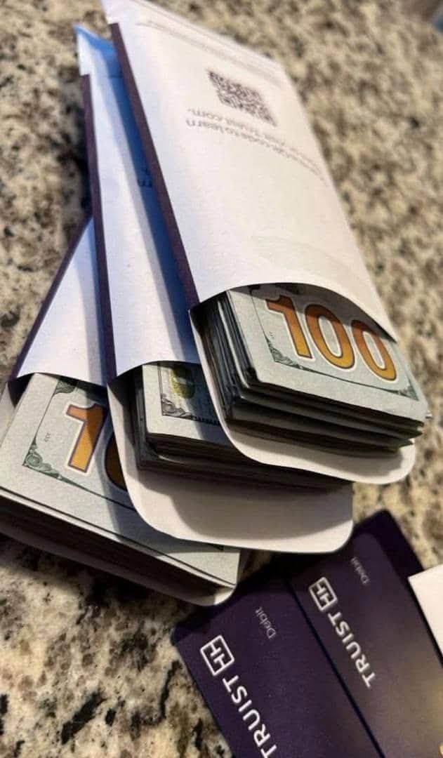 Web3_Red_Neck_9's tweet photo. Take some of your profit and treat yourself to something nice. 🍽️💰
By the way, between DEX trading and futures trading, which one is making more money in crypto right now?” https://t.co/n387lfXU9F