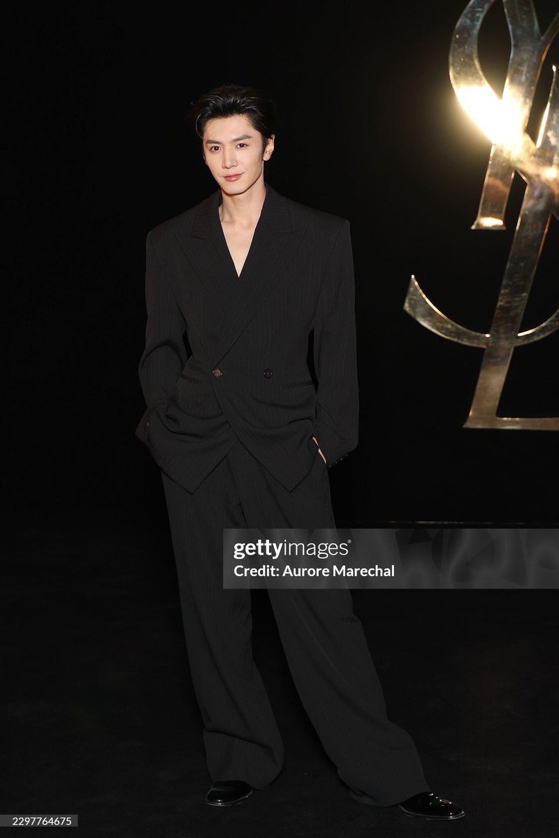 iiinggg16's tweet photo. A new Chen Zheyuan look is my favorite kind of surprise 🎁 ZHEYUAN SHINES IN PARIS @YSL #CHENZHEYUANForYSL #CHENZHEYUANXSAINTLAURENT #CHENZHEYUAN https://t.co/iJGjUIN66a