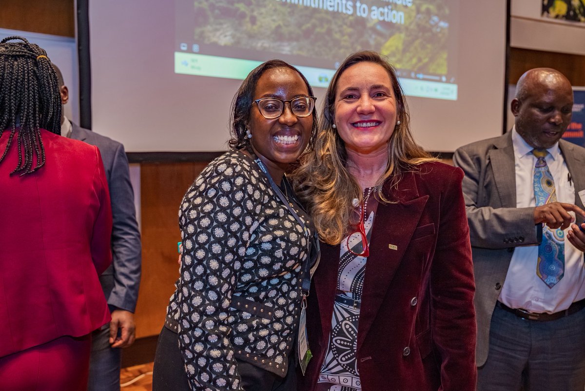 TheLandAlliance's tweet photo. 3/ Across these conversations, the focus was on what it takes to move from knowledge to action. Science, innovation and locally grounded solutions have an important role to play in addressing Africa’s development challenges.

#ScienceSummitNairobi #LandscapeAlliance https://t.co/BqPRu0OwMT
