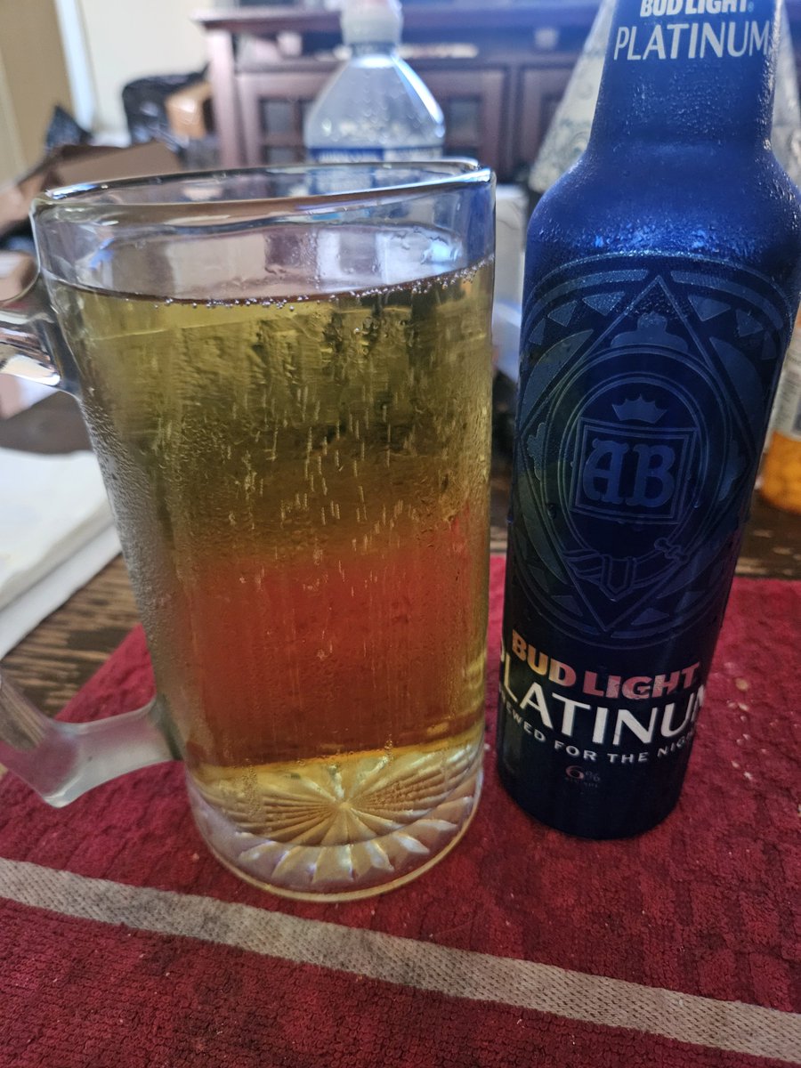 amflight031's tweet photo. Cheers to my last day of Vacation...////...Salud para mi ultimo dia de Vacaciones..... https://t.co/raeMjUfqKT