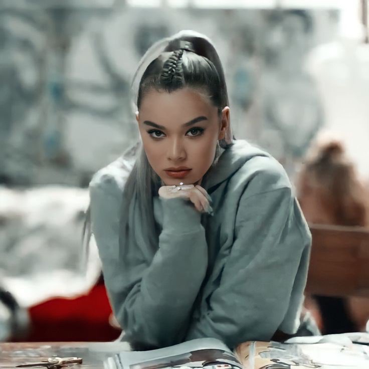 JonnyLeTran5's tweet photo. Blessing your timeline with Hailee Steinfeld 😍 #HaileeSteinfeld #SpiderManIntotheSpiderVerse #SpiderManAcrossTheSpiderVerse #Hawkeye #Dickinson #TrueGrit #PitchPerfect2 #PitchPerfect3 #EdgeofSeventeen #Bumblebee #Arcane #EndersGame #WhenMarnieWasThere #SinnersMovie #beautiful https://t.co/RfrYJargN6
