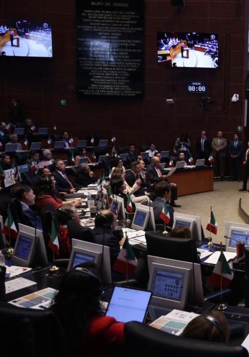 chumbert1's tweet photo. Por favor, que alguien le diga al Senador por #Oaxaca @Nino_Morales1 que ya se quite esa pinch_ gorra en las sesiones del Senado. Se ve mal y lo que le sigue! 👎🏽 https://t.co/KvtRUgKNtf