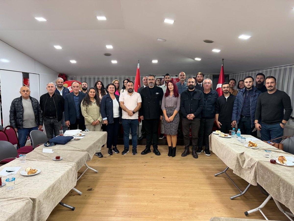 bahcelievlerchp's tweet photo. İlçe Yönetim Kurulumuz, İlçe Başkanımız Sayın Gökmen Güneş’in başkanlığında, Eylül ayının son olağan yönetim kurulu toplantısını gerçekleştirdi. 

Önümüzdeki sürecin çalışma planlaması ile Cumhuriyet Halk Partisi, halkın ve halkın sorunlarının yanında olmaya devam edecek. https://t.co/Sj7gzIcyOr