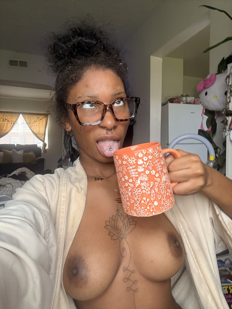 pinkpassiodwf3's tweet photo. After noon 🕛 tea how’s your day going 

#morningboobs #boobies #nsfwtwtًً https://t.co/23XeJKNnFg