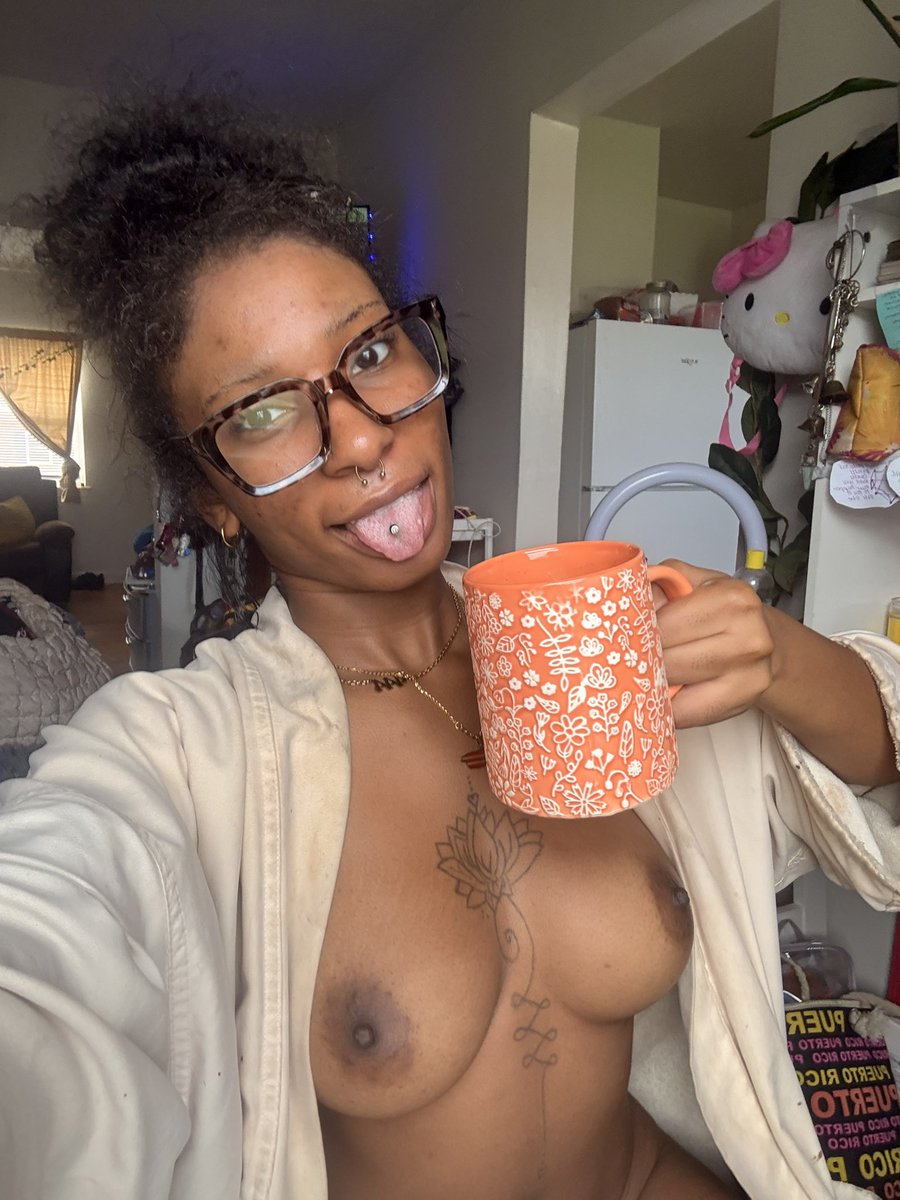 pinkpassiodwf3's tweet photo. After noon 🕛 tea how’s your day going 

#morningboobs #boobies #nsfwtwtًً https://t.co/23XeJKNnFg