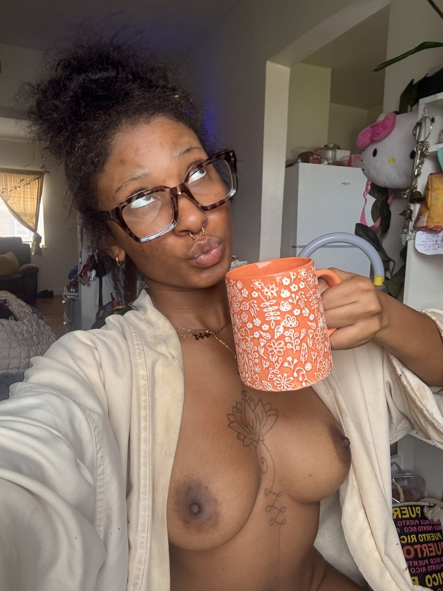 pinkpassiodwf3's tweet photo. After noon 🕛 tea how’s your day going 

#morningboobs #boobies #nsfwtwtًً https://t.co/23XeJKNnFg