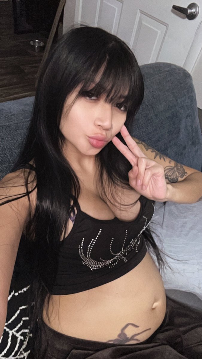 digitaldaedra69's tweet photo. me and ma belly #milf https://t.co/M4vqW19wbw