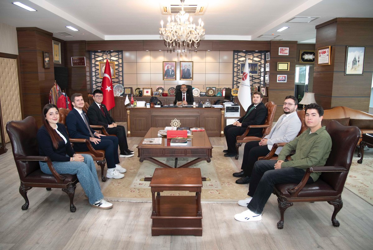 GencKtun's tweet photo. KTÜN Genç Yeşilay Topluluğu olarak, Rektörümüz Sayın Prof. Dr. Osman Nuri Çelik’i makamlarında ziyaret ettik. Yeni dönem faaliyetlerimizi ve hedeflerimizi istişare ettiğimiz Sayın Rektörümüze; projelerimize gösterdikleri yakın ilgi ve nazik kabulleri için teşekkür ederiz. 🌿 https://t.co/3MYVggN4z3