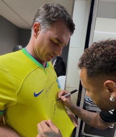 ElTrumpista's tweet photo. Atención. Neymar acaba de declarar su apoyo a Flavio Bolsonaro en esta Eleccion Presidencial.

ES EL FIN DEL VIEJO LADRÓN ZURDO DE LULA https://t.co/6LmCfOfs9P