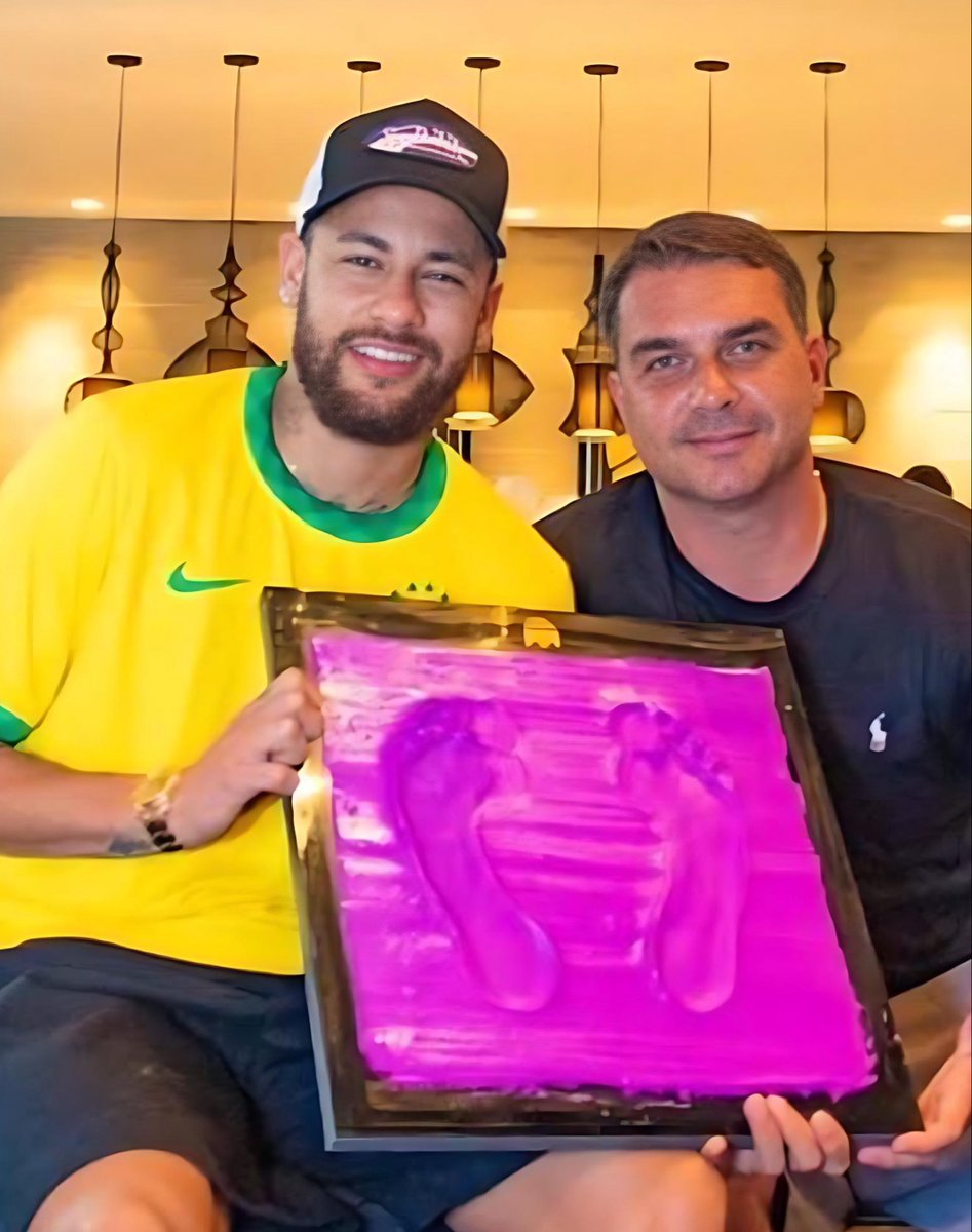 ElTrumpista's tweet photo. Atención. Neymar acaba de declarar su apoyo a Flavio Bolsonaro en esta Eleccion Presidencial.

ES EL FIN DEL VIEJO LADRÓN ZURDO DE LULA https://t.co/6LmCfOfs9P