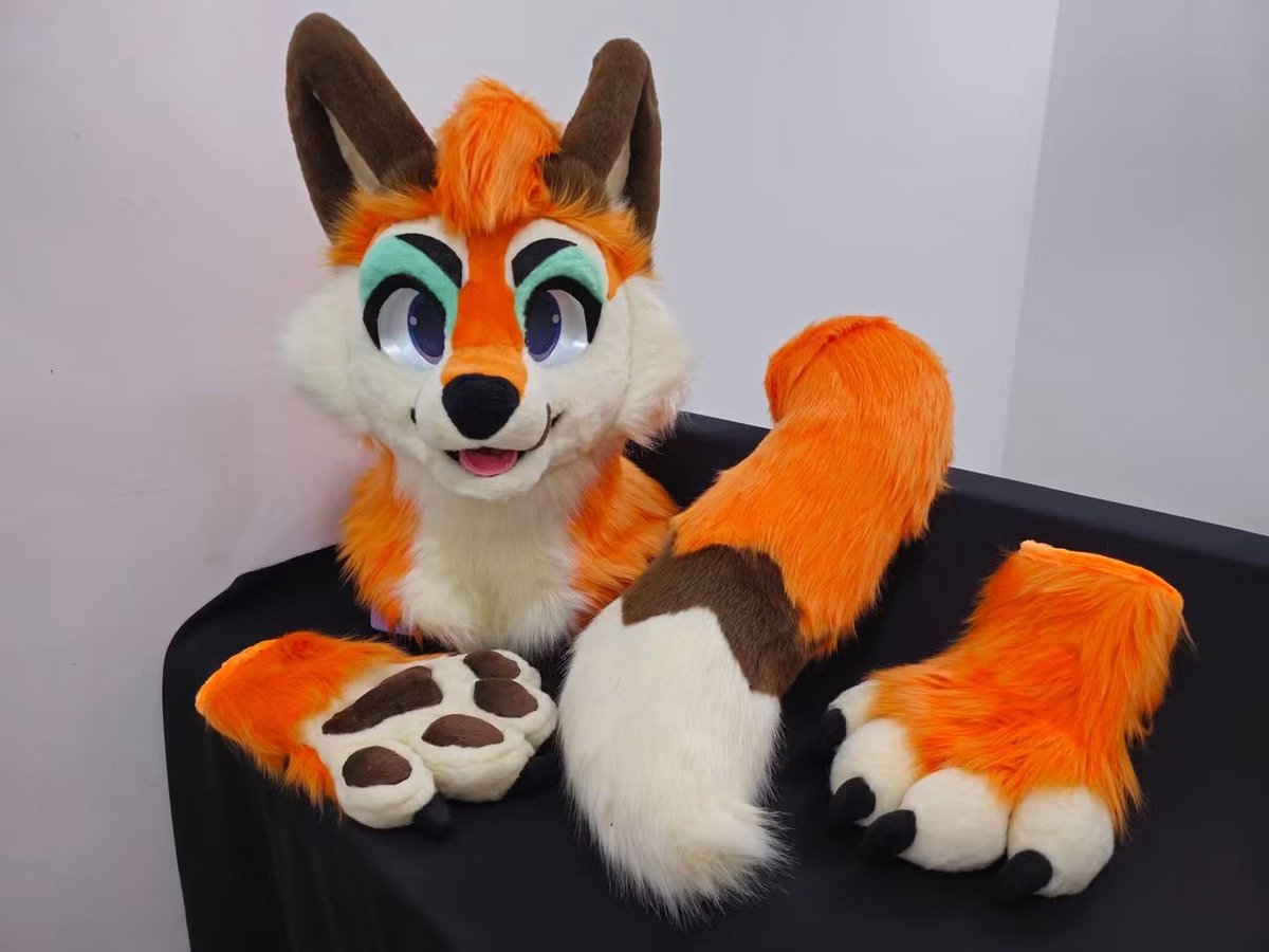 Chonky_Tiel's tweet photo. This fox premade is looking for a new home! 🦊

Fursuit Mini Partial! 💕
Includes 

- Furhead 
  1. Full lined
  2. Lined neck
  3. Velcro eyelids 

- Handpaws 
- Tail
- Digital Badge 

$1️⃣,4️⃣0️⃣0️⃣.0️⃣0️⃣ USD + shipping 🐦

#ChonkyTielCreations #ChonkyTiel #FursuitMaker #Fursuit https://t.co/1pp1McJKvD