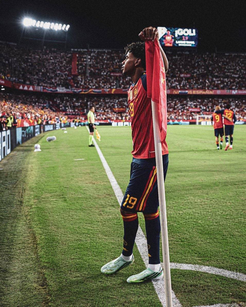 120zone's tweet photo. 🤔 ¿ES LAMINE YAMAL AHORA MISMO EL MEJOR JUGADOR DEL MUNDO?

19 años y cada vez más decisivo, completo y determinante. https://t.co/aDVORRiWP6