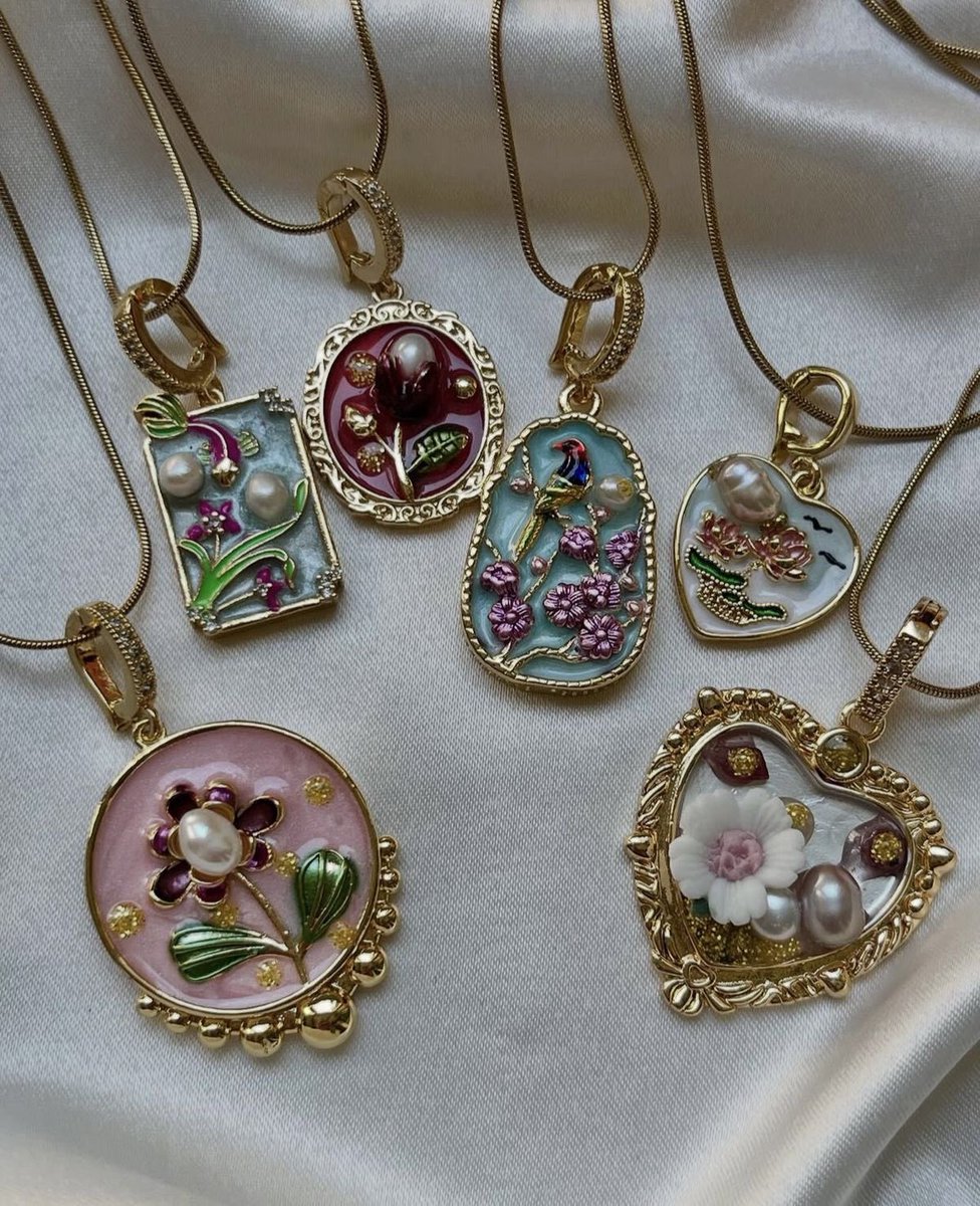 insperarise's tweet photo. vintage floral necklaces 🌷 https://t.co/e5NMN1BUZu
