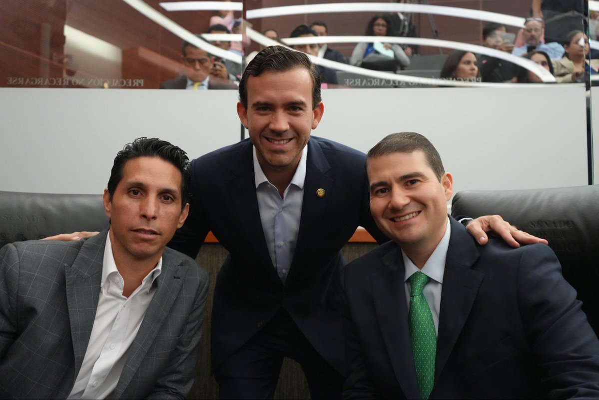 gelizondop's tweet photo. ¡La seguridad de Coahuila es ejemplo a nivel nacional! 🇲🇽💪🏻 Hoy recibimos en el Senado de la República a nuestro Gobernador @manolojim, quien presentó la estrategia de seguridad de Coahuila durante el Seminario Internacional de Ciberseguridad. Junto a @alitomorenoc, Presidente Nacional del PRI, compartimos este espacio para hablar de prevención, coordinación, inteligencia y tecnología como herramientas fundamentales para fortalecer la seguridad. Desde el Senado seguimos impulsando acciones para proteger a nuestra gente y mantener a Coahuila seguro.
#CoahuilaPaDelante #DelTerritorioAlSenado #MejoraCoahuila #PuroJale