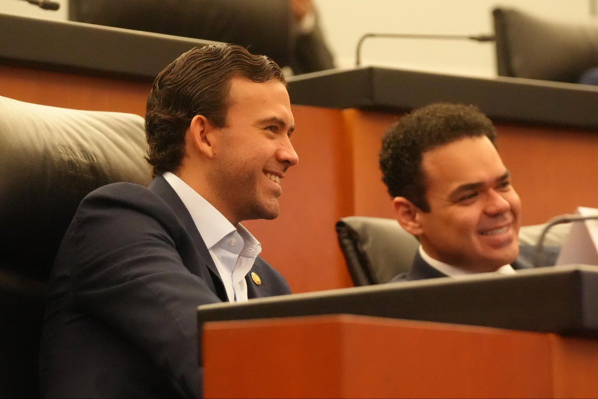gelizondop's tweet photo. ¡La seguridad de Coahuila es ejemplo a nivel nacional! 🇲🇽💪🏻 Hoy recibimos en el Senado de la República a nuestro Gobernador @manolojim, quien presentó la estrategia de seguridad de Coahuila durante el Seminario Internacional de Ciberseguridad. Junto a @alitomorenoc, Presidente Nacional del PRI, compartimos este espacio para hablar de prevención, coordinación, inteligencia y tecnología como herramientas fundamentales para fortalecer la seguridad. Desde el Senado seguimos impulsando acciones para proteger a nuestra gente y mantener a Coahuila seguro.
#CoahuilaPaDelante #DelTerritorioAlSenado #MejoraCoahuila #PuroJale