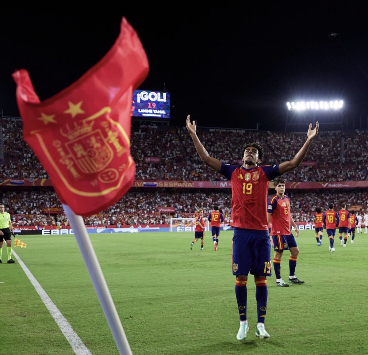 FabrizioRomano's tweet photo. 🔥🇪🇸 Lamine Yamal for Spain tonight.

⚽️⚽️ Two goals
🅰️ One assist

4 G/A in two games for Spain in this international break.

18 G/A in 10 games this season for club and country. https://t.co/CnAs9ga4y0