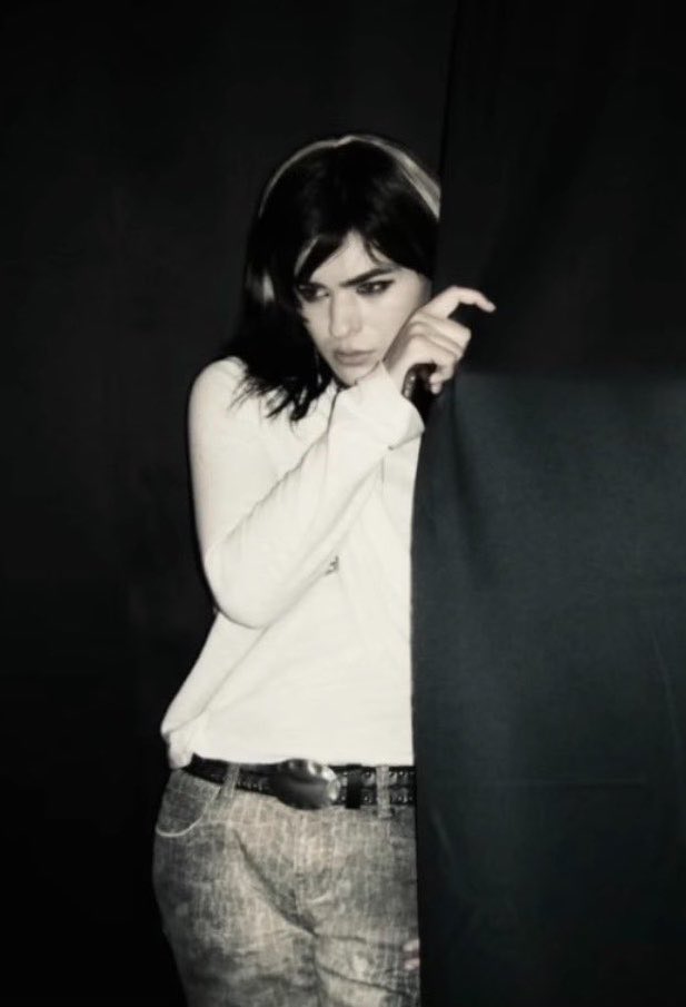 underscorestyle's tweet photo. underscores in Jaded London’s Peyton Metal Studded Belt ❤︎
Seen styled in this belt at the Washington D.C. stop of Charli XCX’s music fashion film tour!  

✱ Proceed to check out。。。
               『 𝄃𝄃𝄂𝄂𝄀𝄁𝄃𝄂𝄂𝄃 』https://t.co/rGA152vJOV https://t.co/fAWzMI2j59