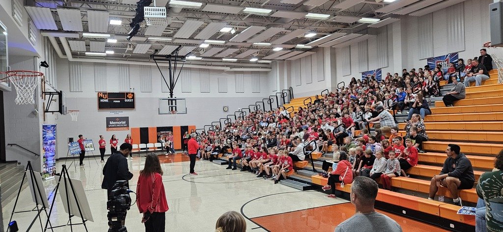 NUES_Principal's tweet photo. Great day to be a Wildcat! 🐾 Check out photos from our Team Tressel Fitness Challenge assembly. Students learned all about balancing school & life. Huge thanks to Lt. Gov. Jim Tressel, Coach Braxton Miller & our amazing volunteers! #NUPride #Wildcats #BeAnEncourager https://t.co/kiNgdZJ0dV