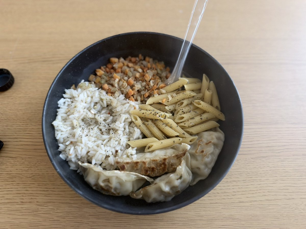 WaffleMuncher67's tweet photo. OMAD to get ready for october
~~~
4 Potstickers • 140 Cal
1/2 Cup Cilantro Lime Rice 140 cals
1 Oz Lemon Penne Pasta • 80 Cals
3 Oz Mirepoix • 25 Cals
~~~
TOTAL • 385 Cals 
#edrtwt #edtwt https://t.co/J0QxmPaVxU