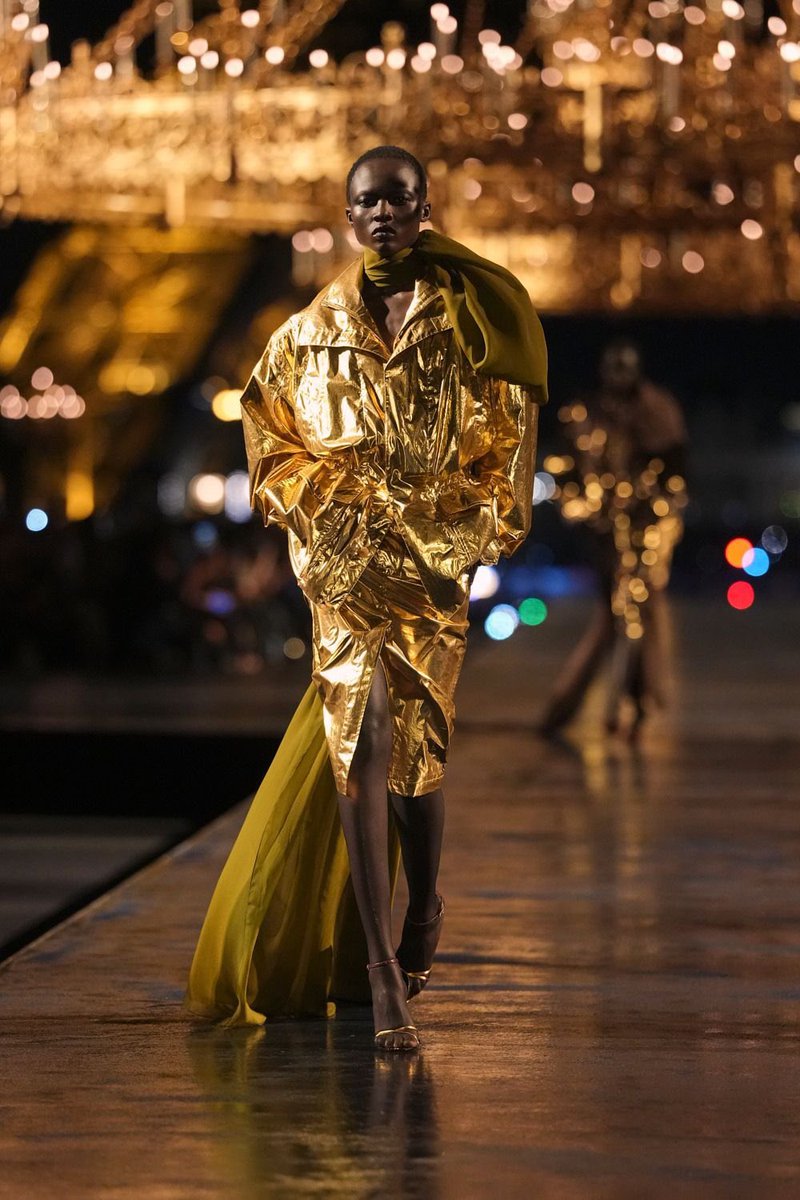 manumanito's tweet photo. El Saint Laurent de Vacarello siento que haría sonreír a Yves. https://t.co/EFrJjyKq76