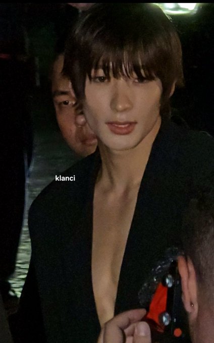 A close-up photo of a man with dark hair in a black outfit, watermarked 'klanci'.