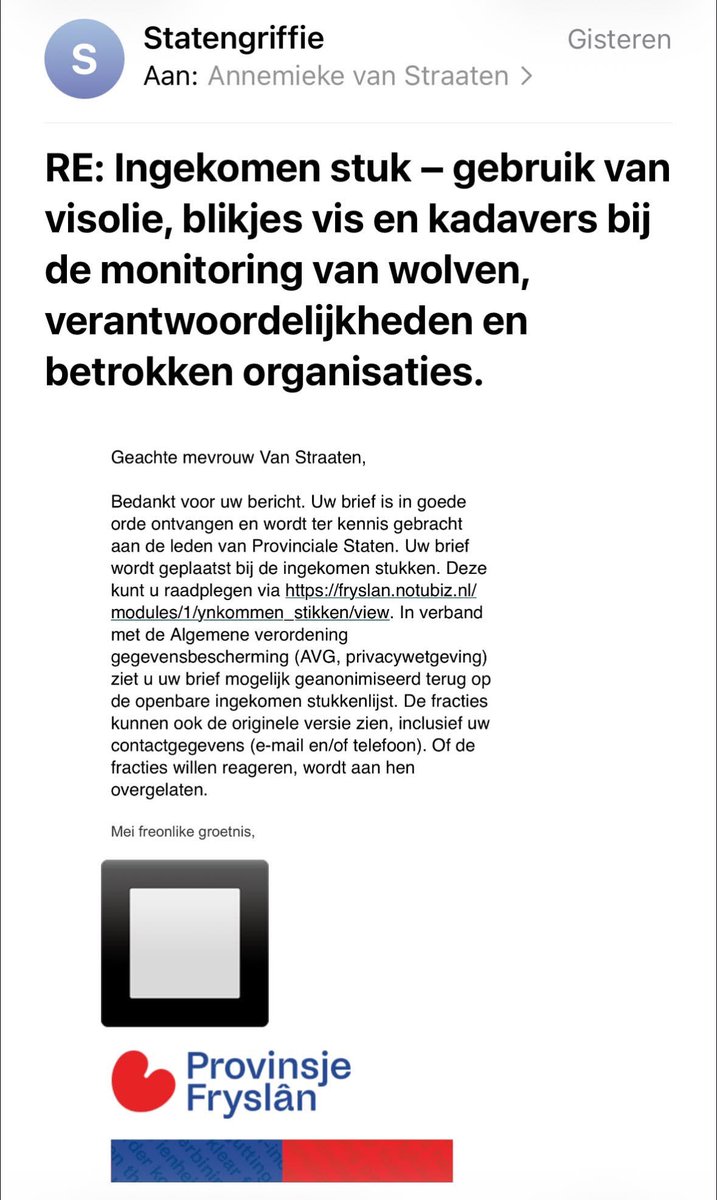 AvanStraaten's tweet photo. Kijk even mee hoe die ambtenaren te werk gaan! BAH!

Onderwerp: Verzoek tot onmiddellijke aanpassing anonimisering foto’s bij mijn ingekomen stuk

Volendam 29 september 2026

Geachte Provincie @provfryslan 

Bij de publicatie van mijn ingekomen stuk over het gebruik van visolie, blikjes vis en kadavers bij de monitoring van wolven zijn de bijgevoegde foto’s naar mijn mening veel te vergaand afgeschermd.

Op de foto’s is een groot vlak over de betreffende persoon én een belangrijk gedeelte van de handeling geplaatst. Hierdoor is niet meer zichtbaar dat er een blikje vis wordt gevoerd. Juist dát is relevante informatie waarvoor de foto als onderbouwing bij mijn ingekomen stuk is gevoegd.

Ik verzoek de Provincie Fryslân daarom de gepubliceerde foto’s aan te passen en opnieuw te publiceren, waarbij uitsluitend datgene onherkenbaar wordt gemaakt wat noodzakelijk is ter bescherming van de identiteit van de betreffende persoon. De relevante handelingen en voorwerpen, waaronder het blikje vis, dienen zichtbaar te blijven.

Door de huidige afscherming wordt wezenlijke informatie aan de foto onttrokken en wordt de betekenis van het door mij aangeleverde beeldmateriaal aangetast.

Ik verzoek u deze anonimisering te corrigeren en de aangepaste foto’s zo spoedig mogelijk bij mijn ingekomen stuk te plaatsen.

Met vriendelijke groet,

Annemieke van Straaten

Link: https://t.co/rNGcyRz7xg

#wolf #fryslan #friesland