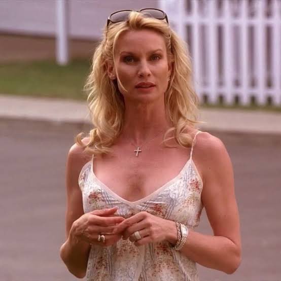 rodnezmovies's tweet photo. she should've been considered one of the main housewives https://t.co/BFzl7BUg72
