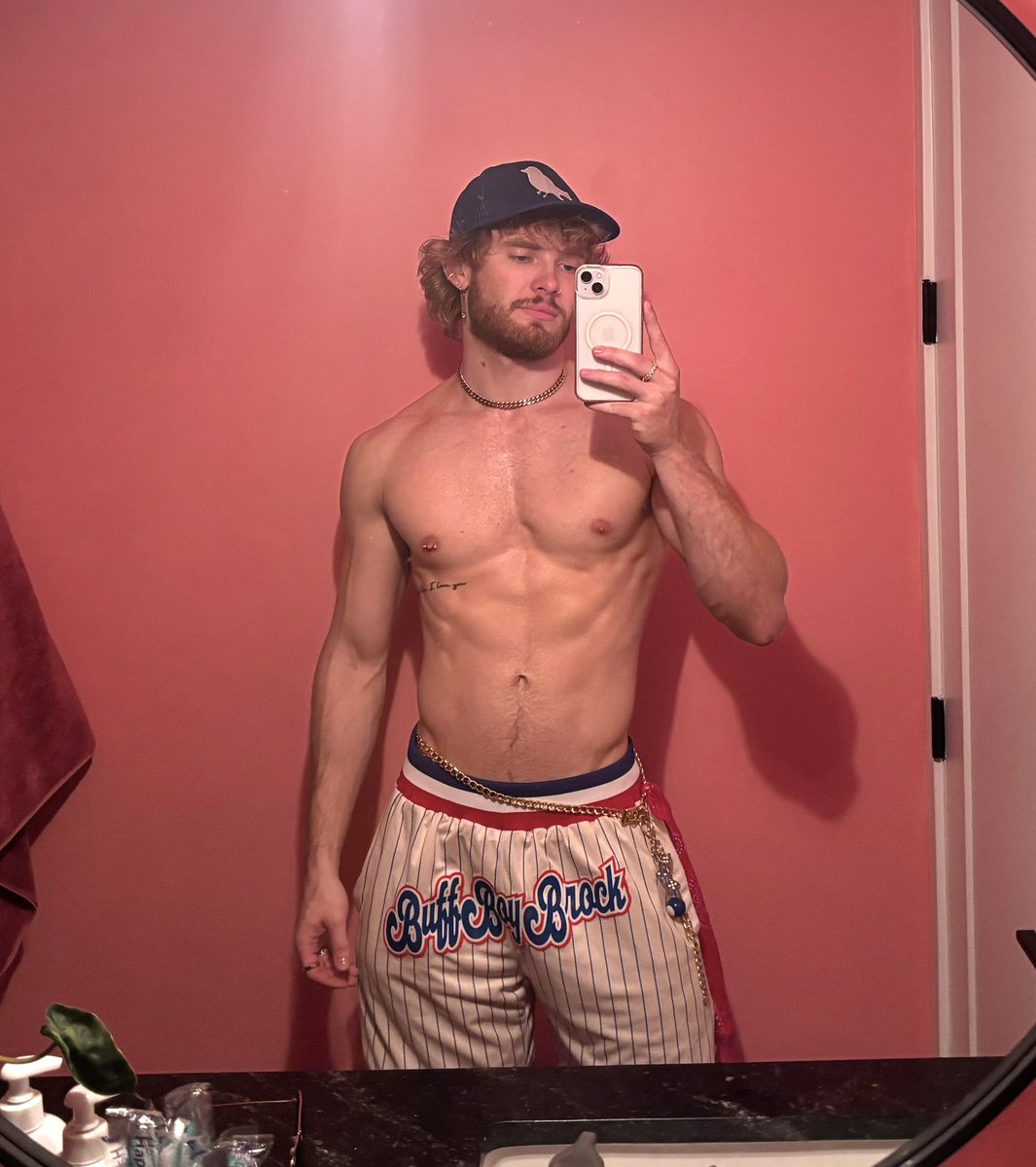 buffboybrock's tweet photo. put me in coach https://t.co/YP6bU4X0yn
