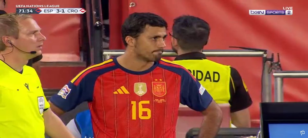 The_afrohippy's tweet photo. Spain are beating croatia 3-1 and are about to sub in rodri😅 https://t.co/zEbXSNxIv8