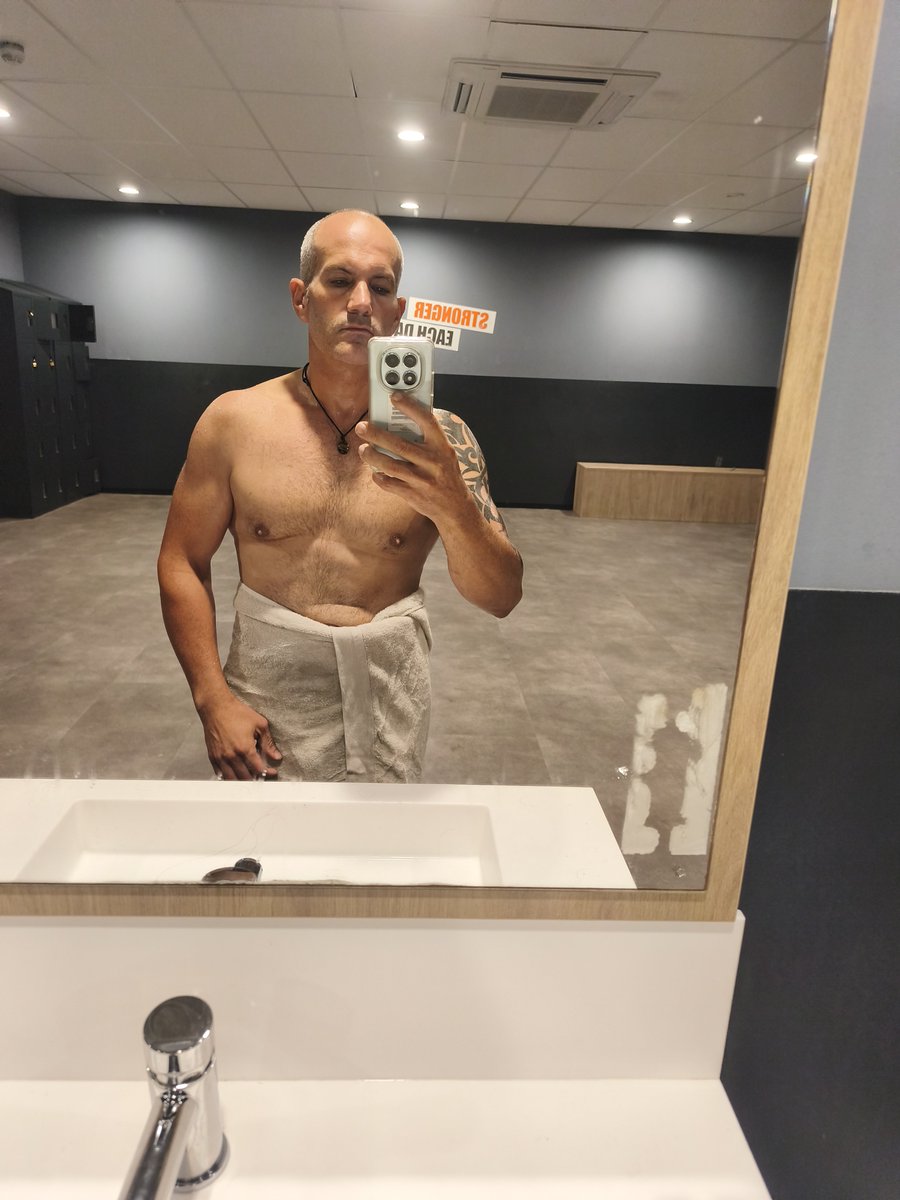 angelfay42's tweet photo. A shower after working out. https://t.co/BzZoUwYKjv