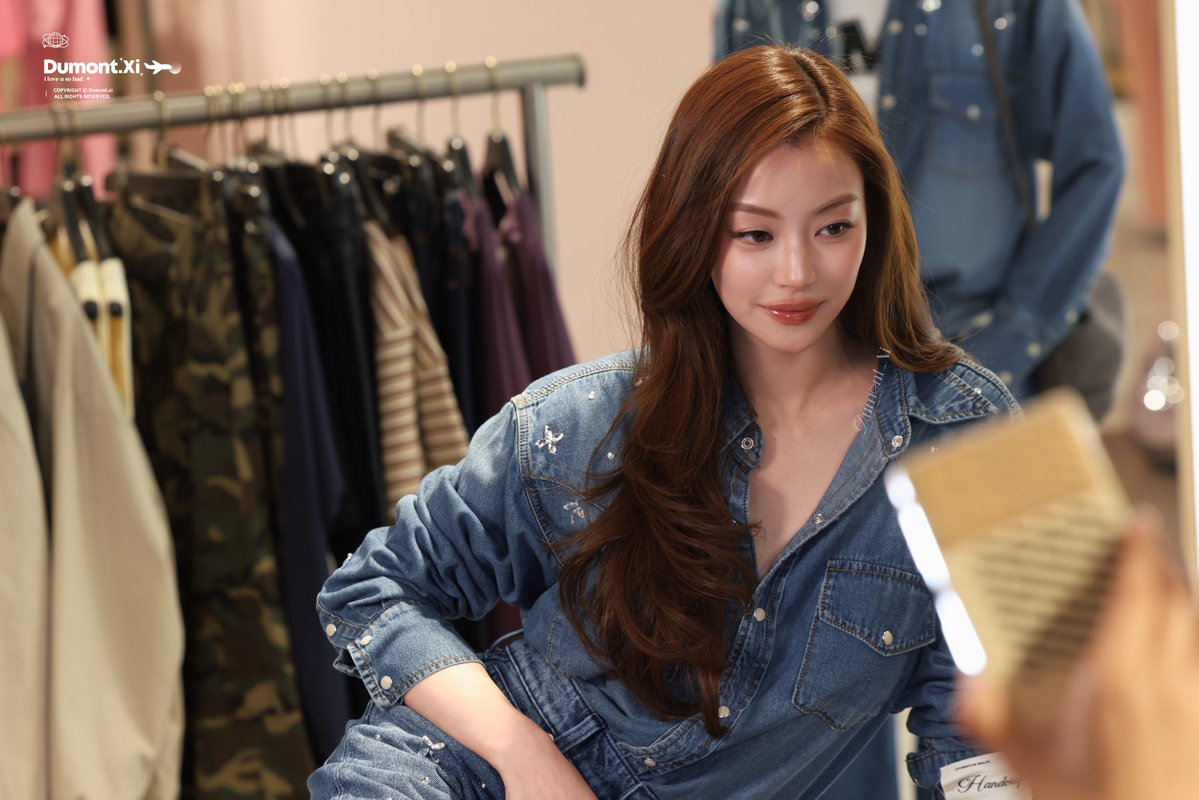 Dumont_Xi's tweet photo. Sweet dreams 💤

MIU NATSHA AT AMR POP-UP HK
#AMRDeSaisonxMiu
#MiuNatsha #หมิวณัชชา https://t.co/v5XuFAIKKY